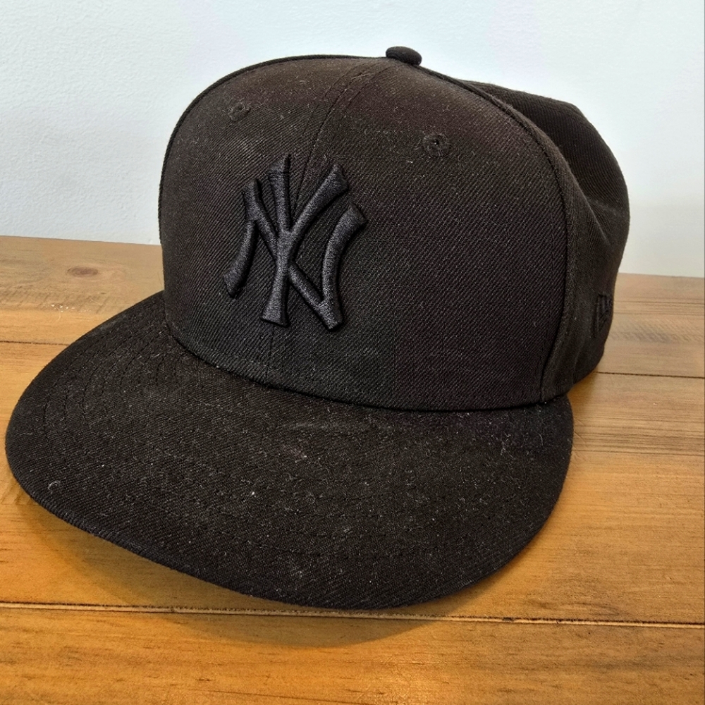 New Era Yankee Black Baseball Cap Size 8 1/4